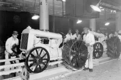 1923-ford-rouge-plant-tractor-assembly-line-neg-34535-www.dieselarmy.com